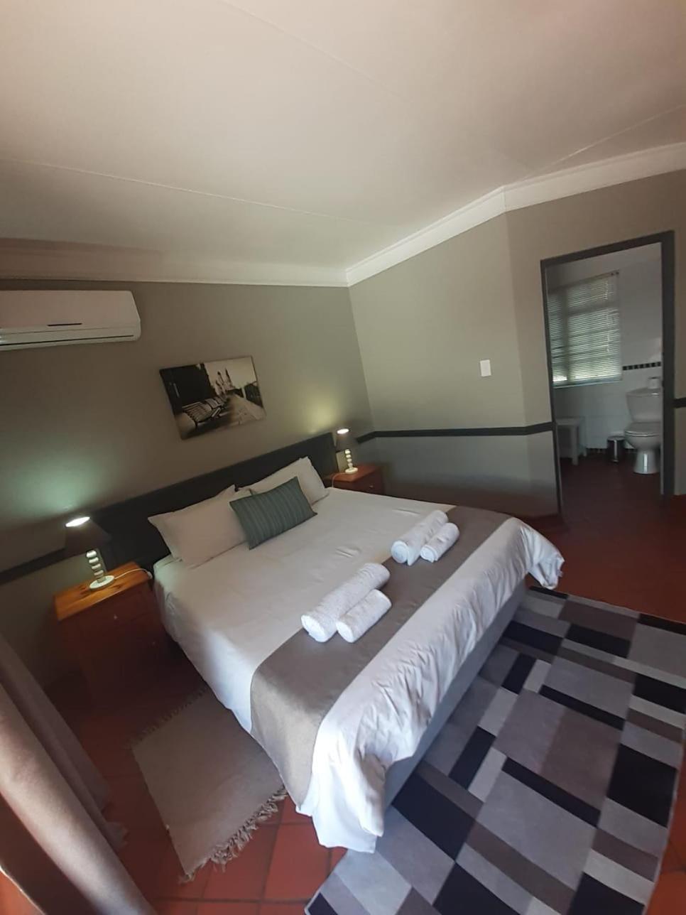 Oakwood Lodge Bloemfontein Exterior foto A room at the Protea Hotel, Polokwane