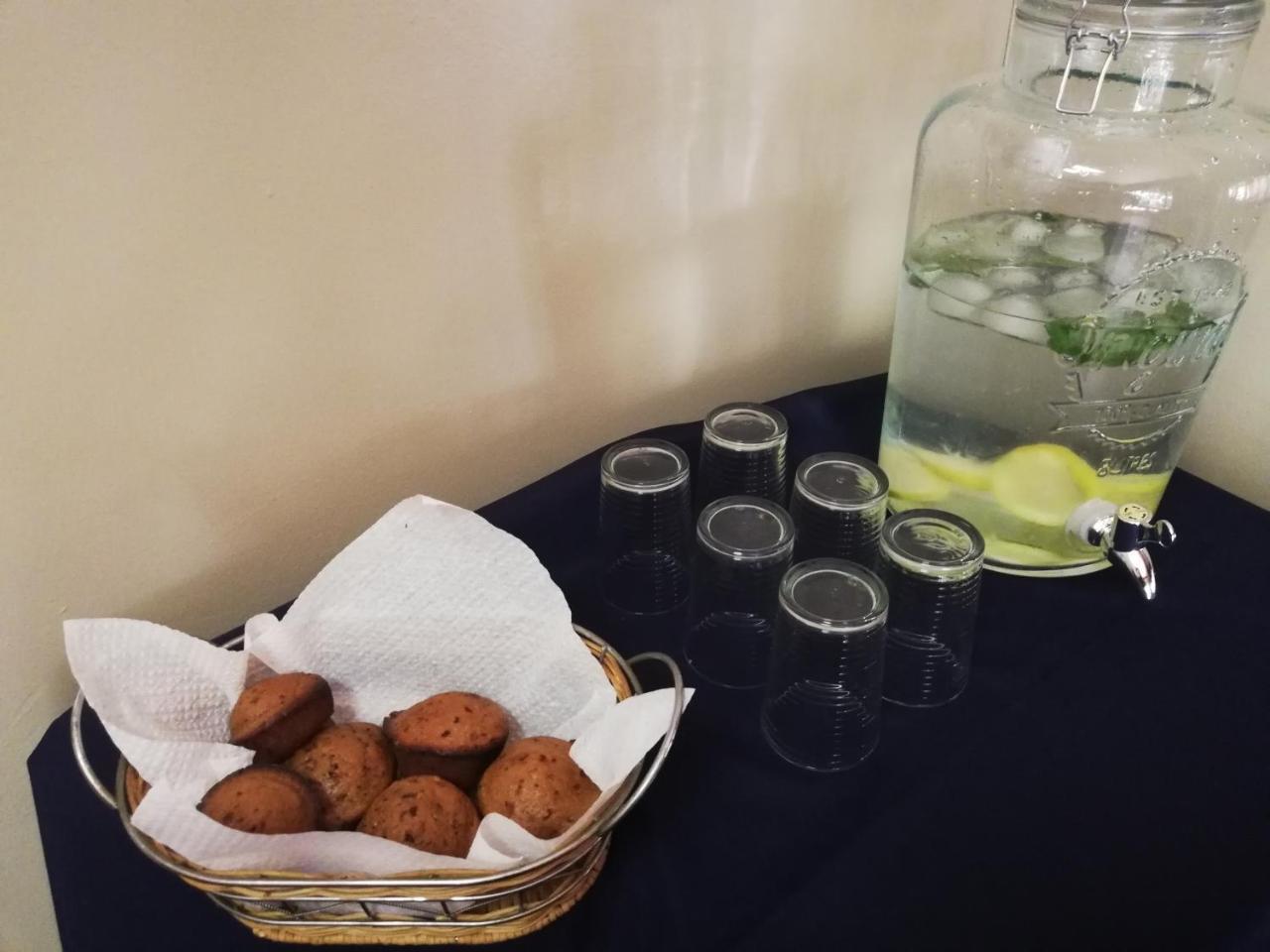 Oakwood Lodge Bloemfontein Exterior foto A water dispenser with lemon and mint
